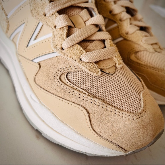 New balance 5740 Cream 7.5 - Picture 2 of 11